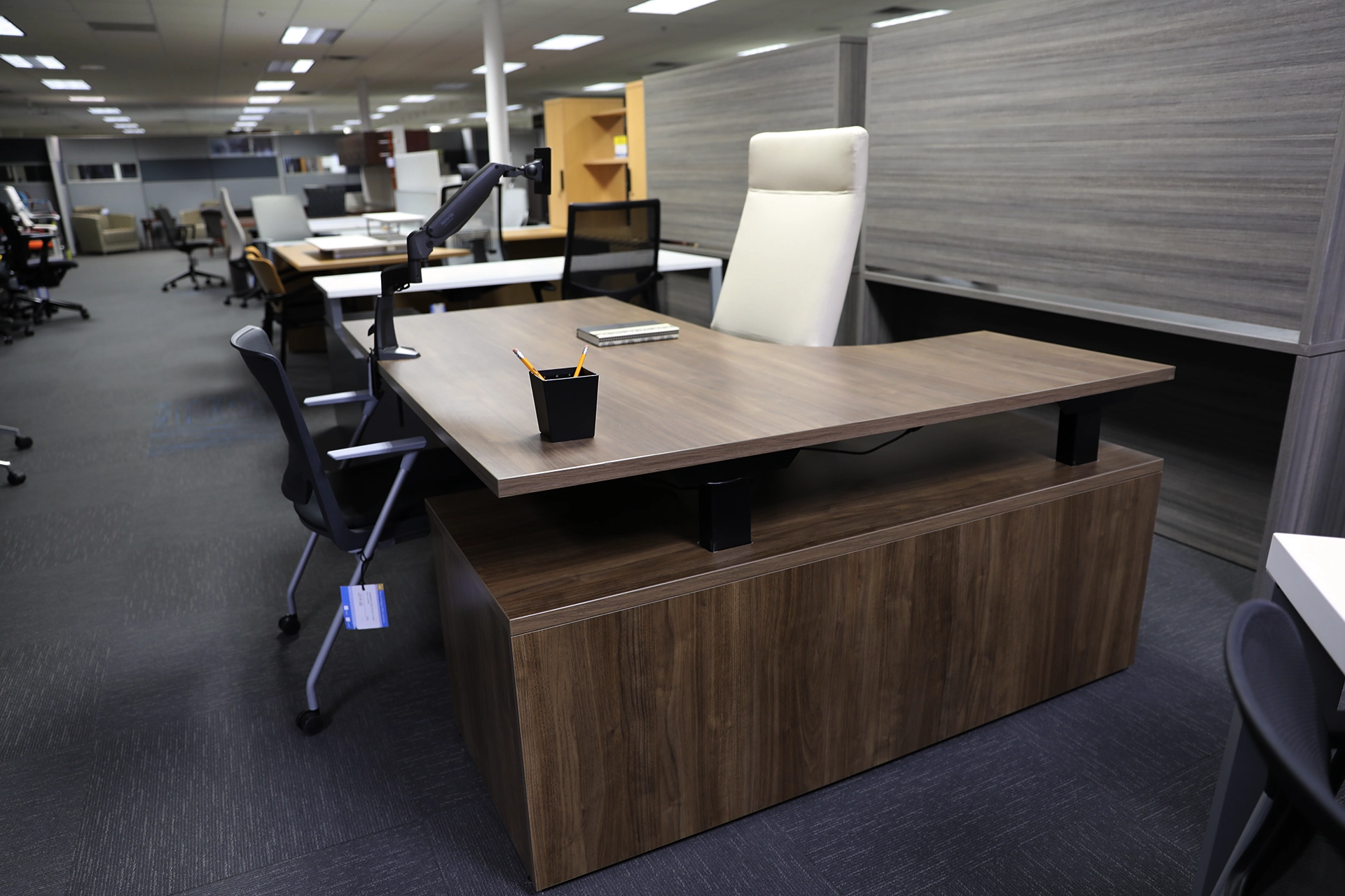 Piramit Ofis ürün showroom